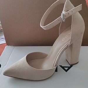 Women shoes size 7 color beige